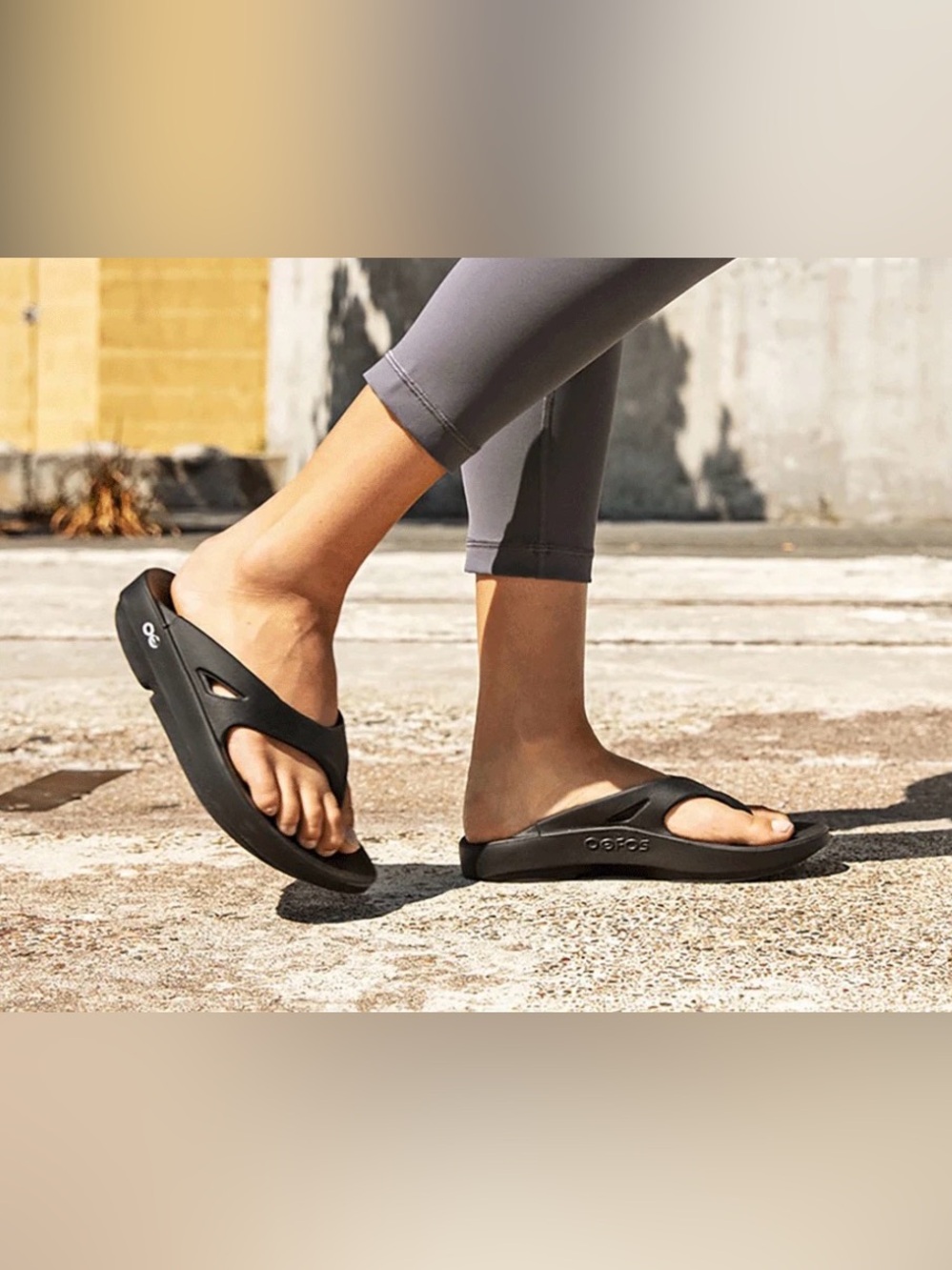 Women’s Oofos original recovery sandal flip flop black size 8